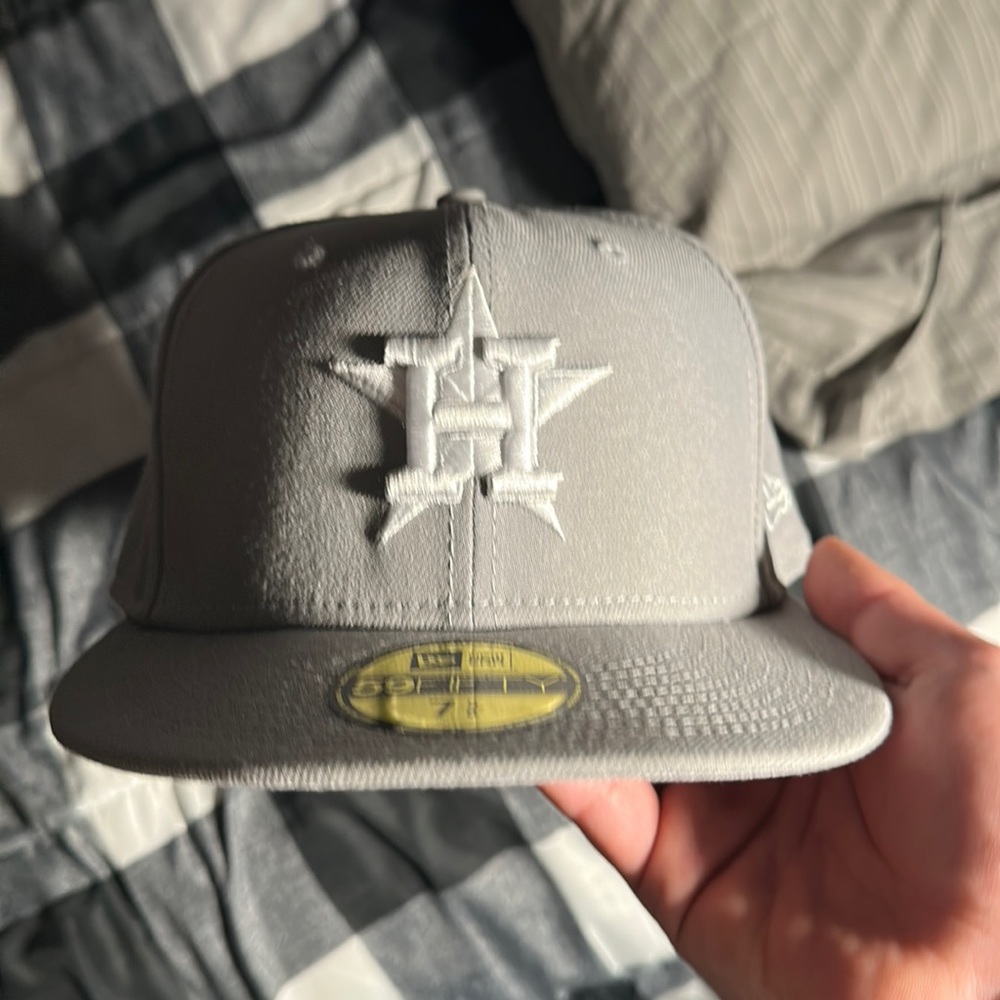 Size 7 5/8 New era Houston Astros hat
